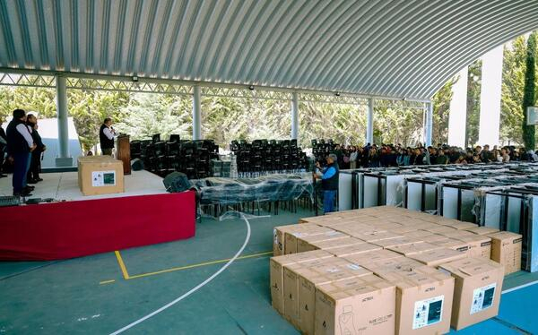 Llega nuevo mobiliario a la UTTECAM