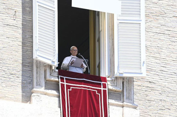 En un mundo obsesionado por el poseer Jesús nos invita a la entrega
