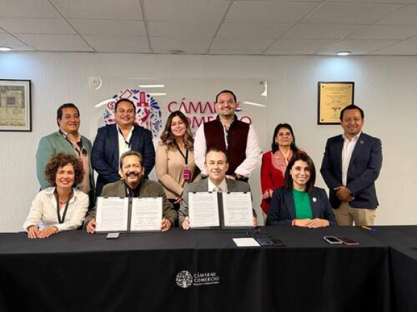 UPAM y CANACO acercan estudiantes al sector empresarial