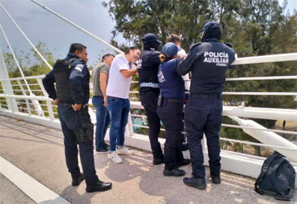 Detienen a un hombre que pretendía atentar contra su vida