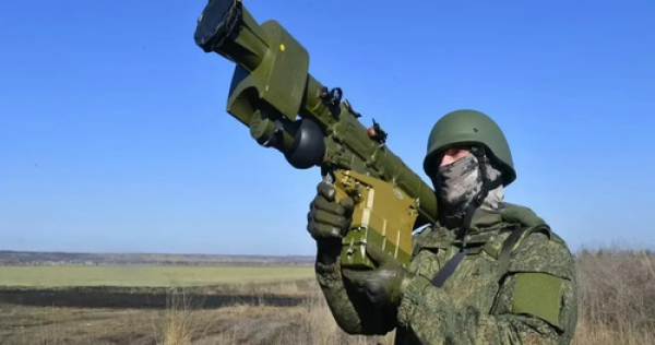 Soldado portando lanza misiles 