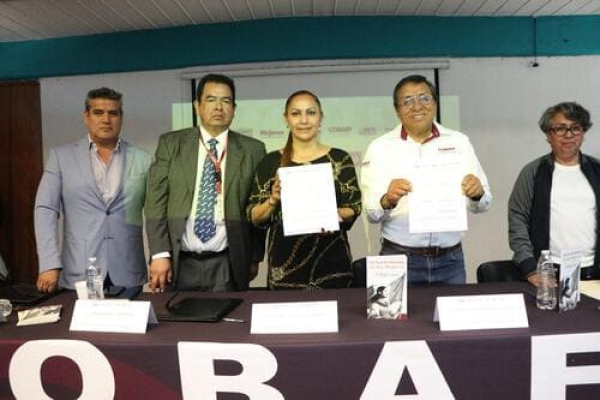 Firman convenio por escuelas igualitarias