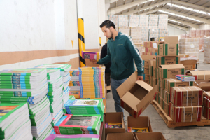 300 mil libros gratuitos son distribuidos para niños de primaria