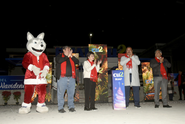 Encienden árbol de navidad en CU2