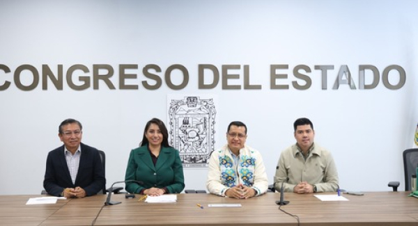 Piden ordenamiento de banquetas en municipios