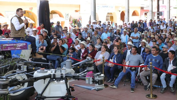 Llegan apoyos apoyos para el campo de Ixtacamaxtitlán