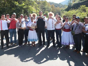 Rehabilitan carreteras de la Sierra Norte y Nororiental