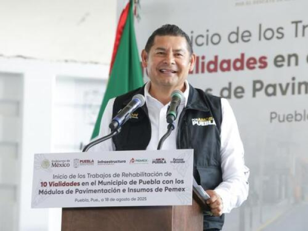 Puebla recibe segunda entrega de asfalto de Pemex