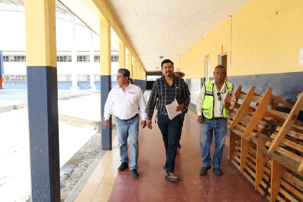 CAPCEE supervisa obras escolares en la Sierra Norte