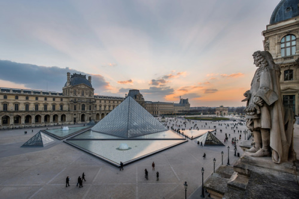 Exterior del Museo del Louvre