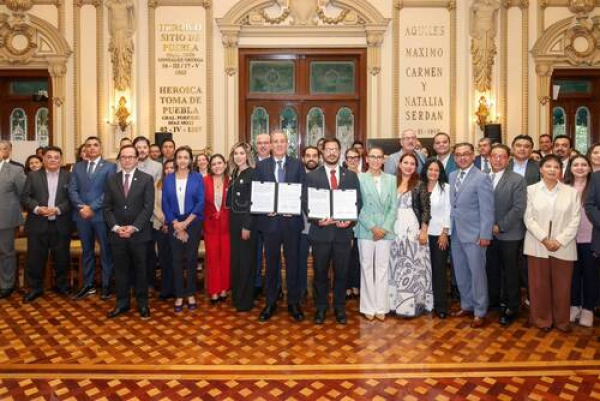 Ayuntamiento y UPAEP firman convenio educativo
