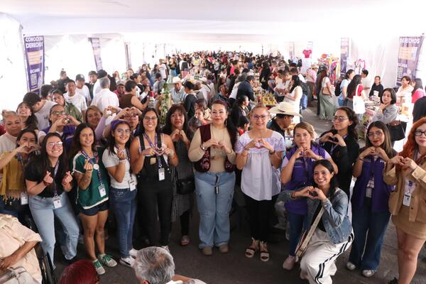 "Jornada Violeta" reúne emprendimiento, cultura y servicios