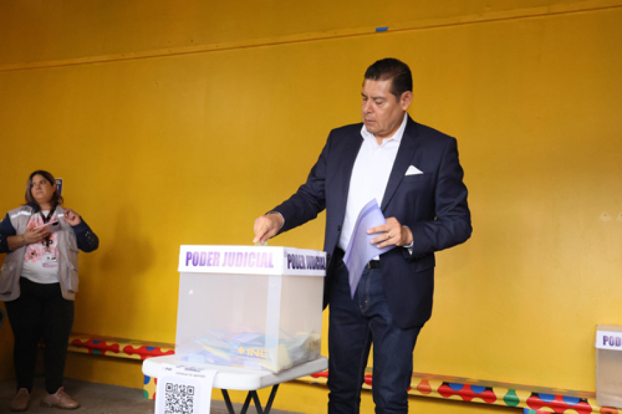 En las elecciones judiciales, el gobernador Alejandro Armenta emitió su voto