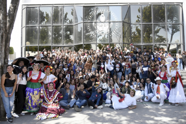 Los estudiantes de la BUAP celebraron San Valentín