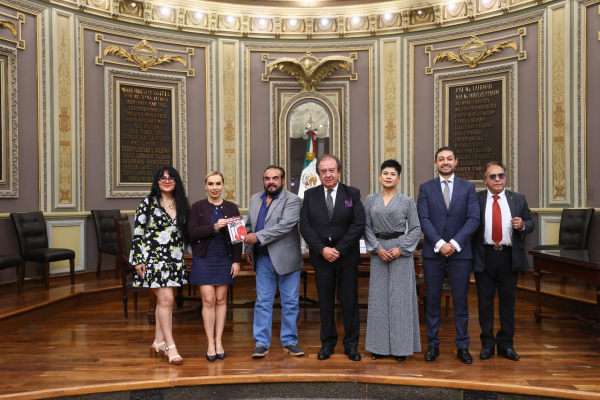 Presentan libro “Feminicidio: 30 segundos de furia”