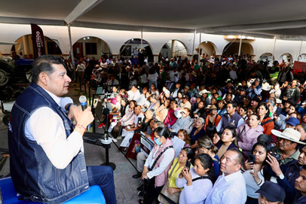 Cuautinchán recibe apoyos al campo, vivienda e infraestructura