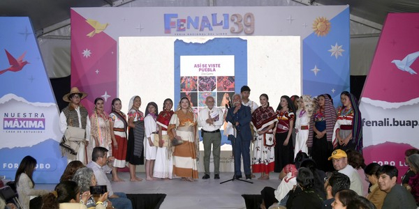 Presentan "Así se viste Puebla" en FENALI