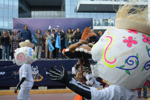 Realiza BUAP Desfile de Día de Muertos