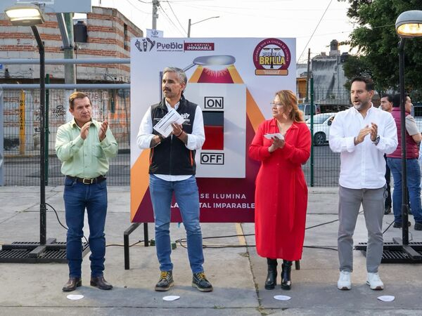 "Puebla Brilla" moderniza 179 luminarias en Cleotilde Torres