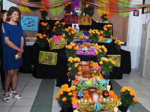 UTH fortalece tradición del Día de Muertos
