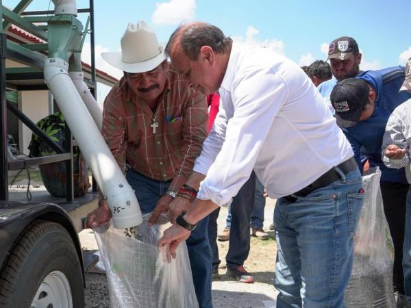 Inicia entrega de frijol negro en Ixcaquixtla