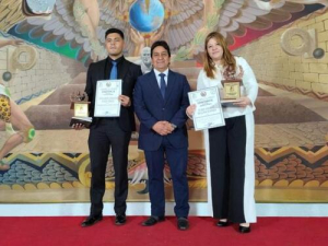 Poblanos reciben reconocimiento “Luchador Olmeca”