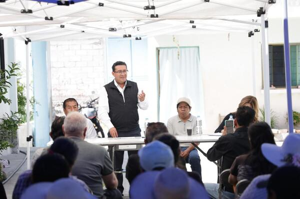 Pável Gaspar escucha a productores de Ocoyucan