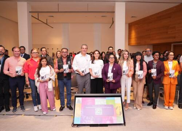 Pepe Chedraui fortalece herramientas digitales para mujeres