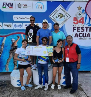 Titanes Club Alpha dominan el festival acuario de natación