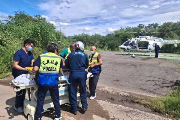 Trasladan a paciente con tumor cerebral a Tehuacán