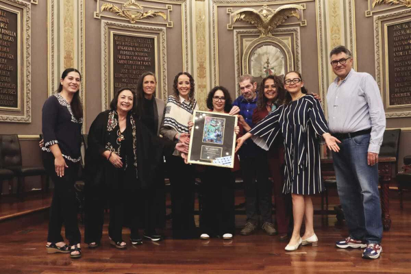 Congreso reconoce a la escritora Amaranta Leyva