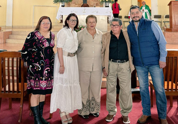 Boda de Oro se celebró con Cohinta Aguilera García y Jesús Olguín Pascualli