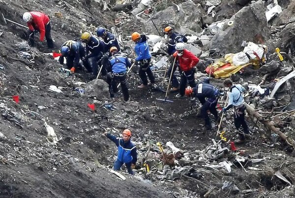 ¡Destino Final! Avioneta se deploma en Francia; 11 mueren