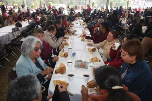 Personal de Gobierno de la Ciudad recibi&oacute; tamales