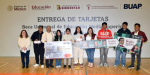 BUAP entrega más de 2 mil tarjetas &quot;Beca Universal&quot;