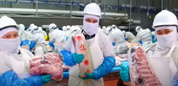 Granjas Carroll sigue donando carne a las casas del DIF estatal