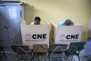Hondureños votan entre conflictos 