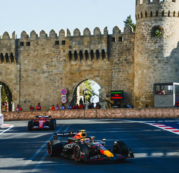 Checo Pérez pierde la carrera por choque en Bakú