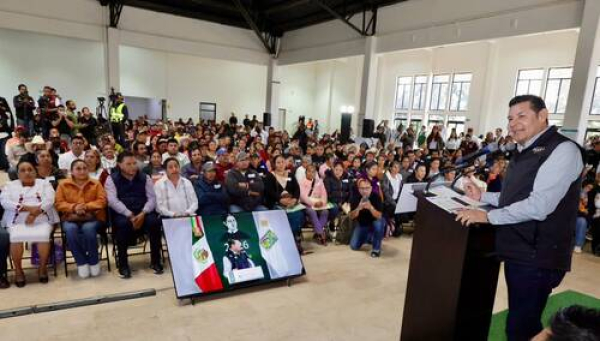 Entregan recursos para vivienda en Huauchinango