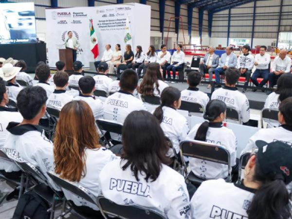 La delegación recibe estímulos en la CONADE