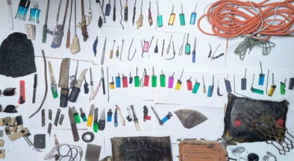 Decomisa 90 objetos punzocortantes en penal de Puebla