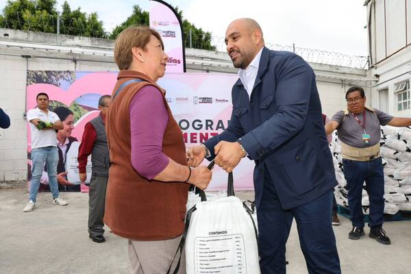 SEDIF entrega apoyos alimentarios en Hueyotlipan