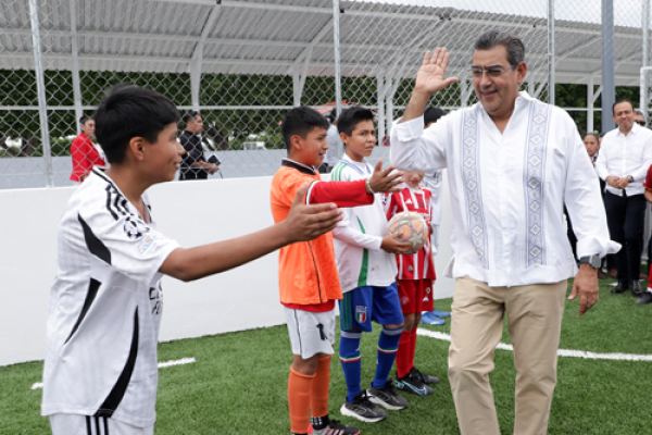 Queda inaugurada la cancha de fútbol en Tepeyahualco