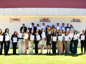 UTH entrega títulos a 586 egresados de TSU