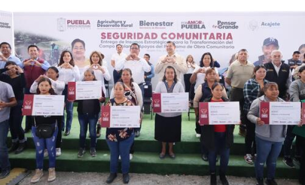 El gobernador Alejandro Armenta hace entrega de insumos en Acajete