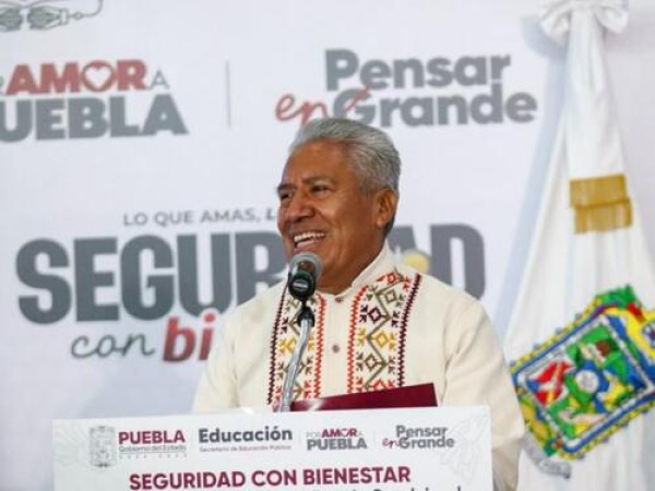 SEP entrega apoyos a docentes con avanzada trayectoria