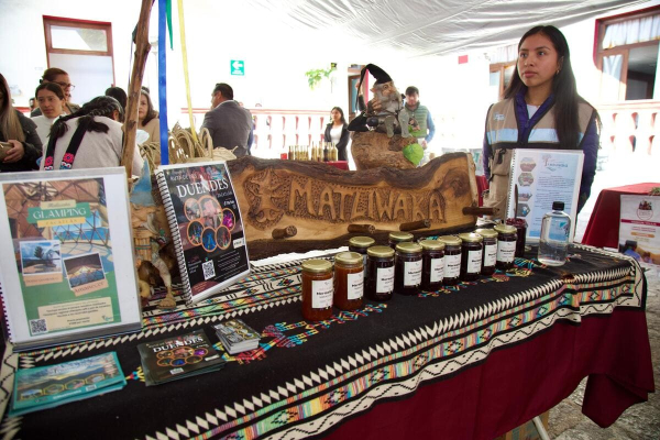 Asiste al "Mercadito Hecho por Amor"