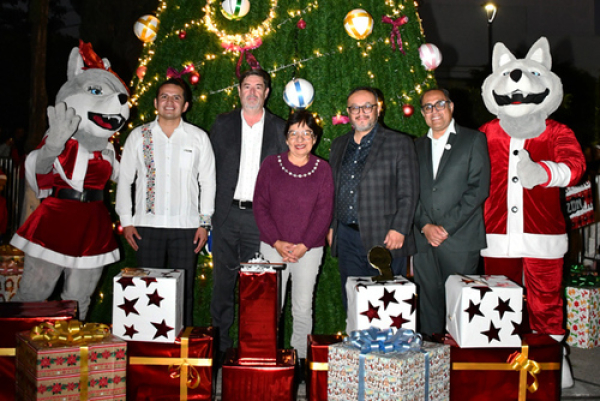 BUAP: Área de la Salud enciende la navidad