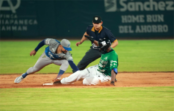 Olmecas amarra triunfo en el octavo inning
