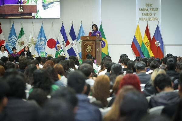 Congreso presente en la Universidad Alva Edison